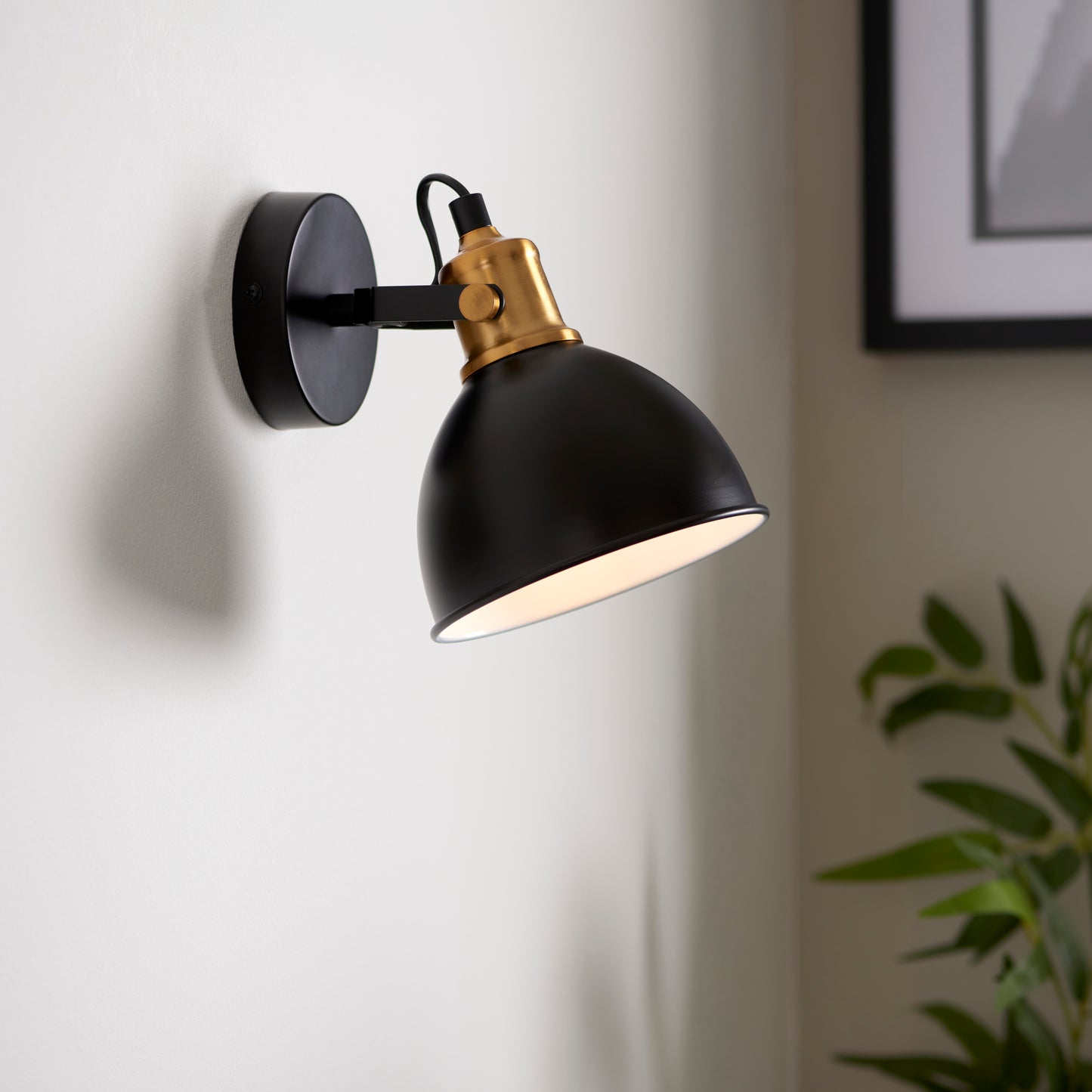 Elliot Wall Light