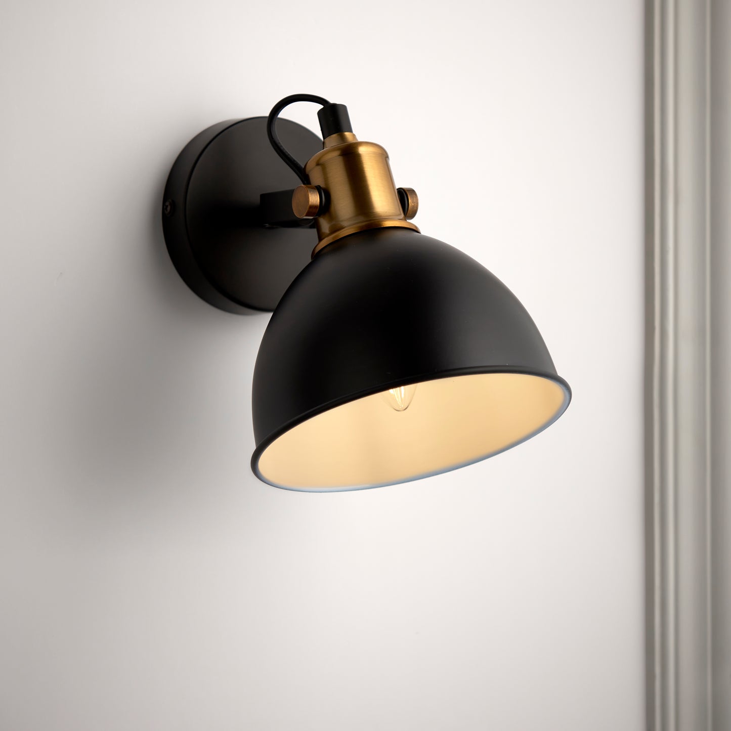 Elliot Wall Light