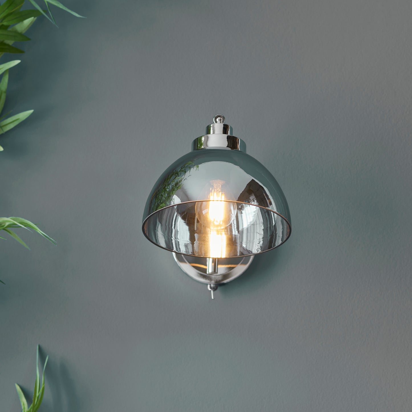 Radcliff Wall Light
